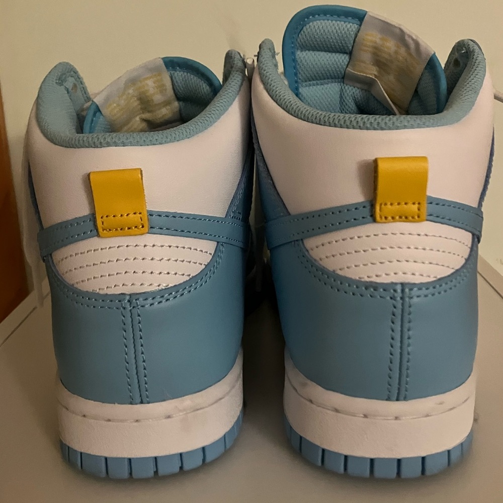 Nike Dunk Hightops View 2
